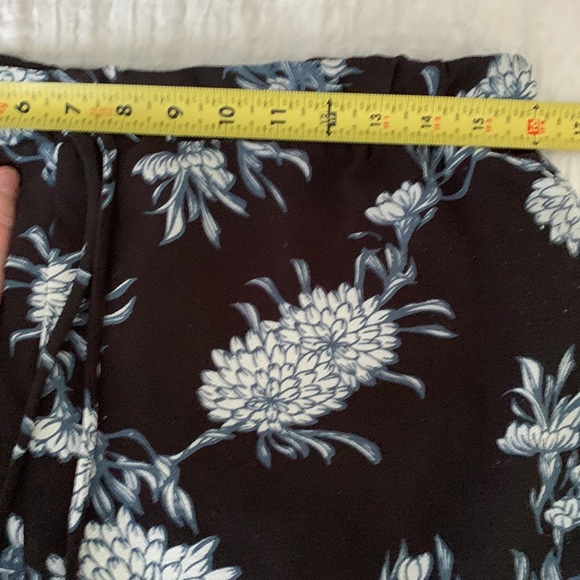 Max & Marcus Floral Black and White pants size Medium - Picture 3 of 6